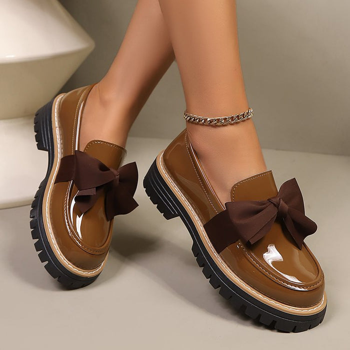 Damen Loafer mit Schleife und Profilsohle in Lackoptik